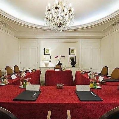 Francois 1er Hotel 4*