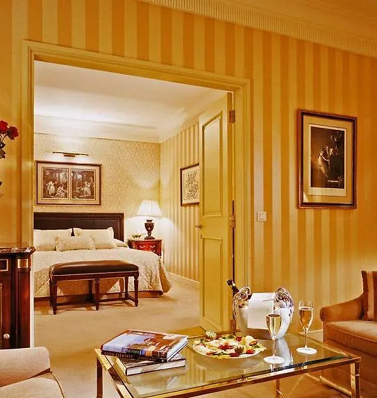 Hotel Francois 1er Parigi